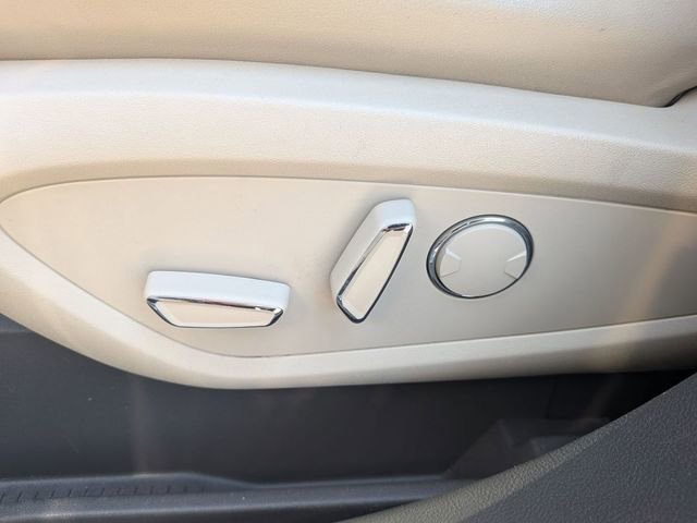 Used 2019 Lincoln Nautilus Select image 10