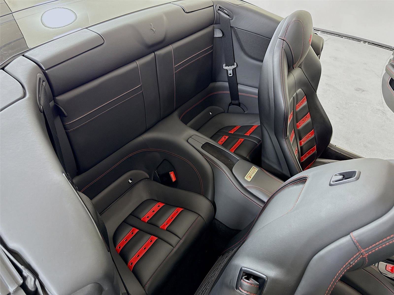 Used 2018 Ferrari California T image 34