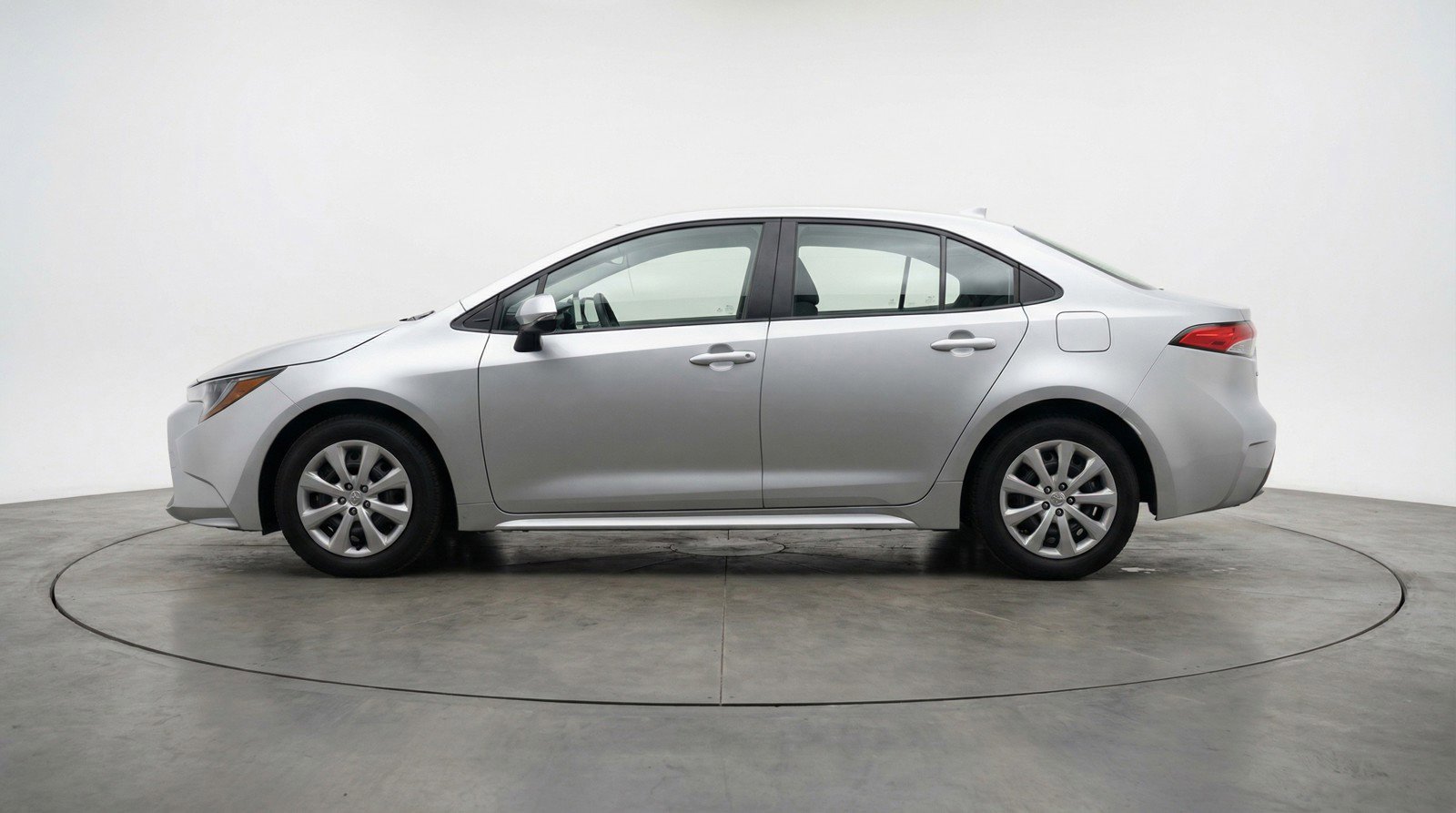Used 2025 Toyota Corolla LE image 5