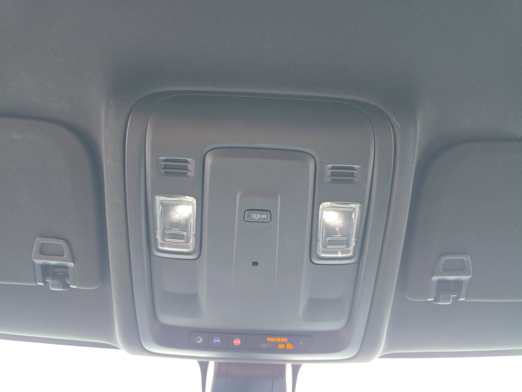 Used 2022 GMC Yukon XL SLE image 26