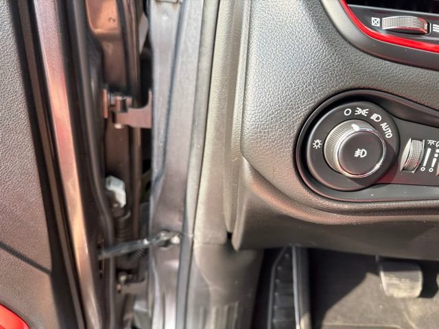 Used 2018 Jeep Renegade Trailhawk w/ Popular Equipment Group AWD/4WD image 24