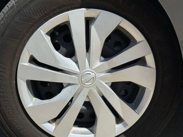 Used 2025 Nissan Versa S FWD image 9