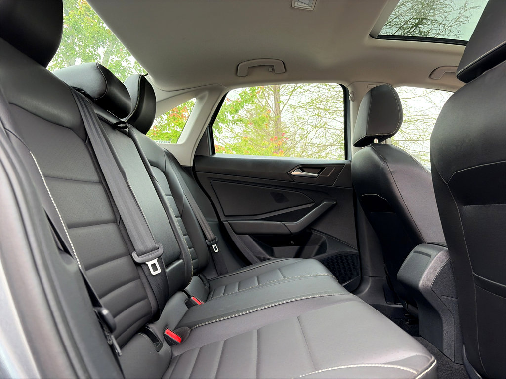 Used 2024 Volkswagen Jetta SE image 19