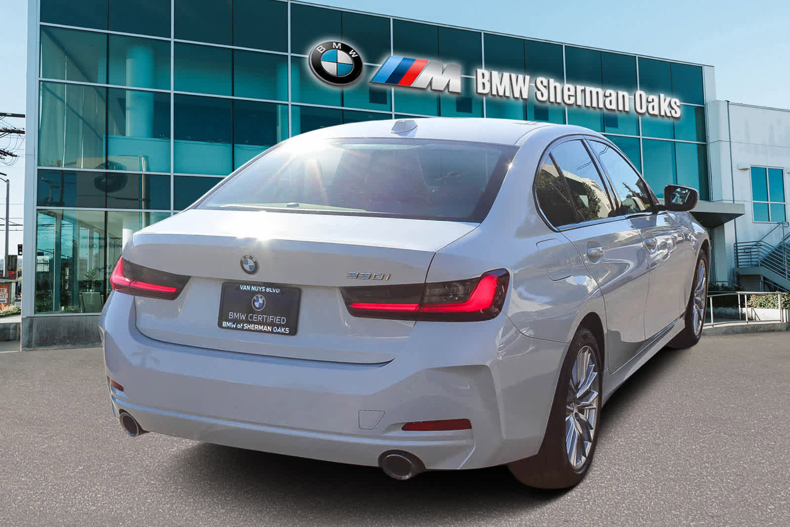 Certified 2023 BMW 330i Sedan image 4