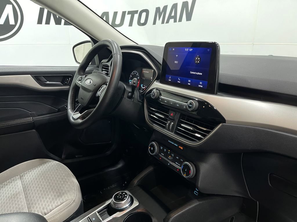 Used 2022 Ford Escape SE w/ Cold Weather Package image 18