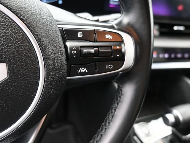 Used 2025 Kia Sportage EX image 29