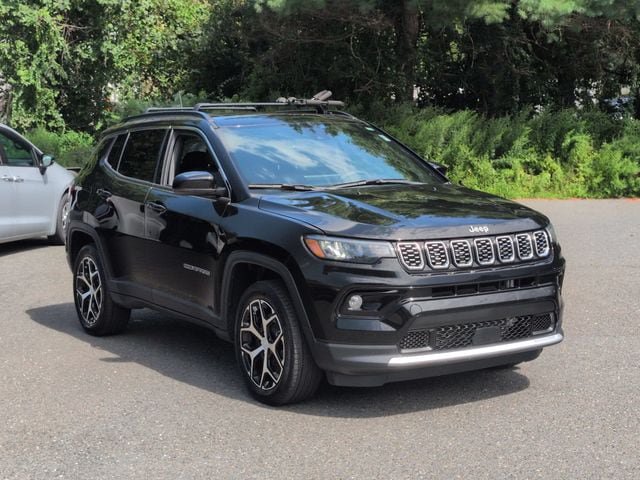 Certified 2024 Jeep Compass Limited w/ Sun and Sound Group AWD/4WD image 3