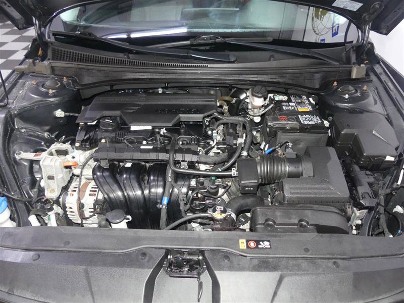 Used 2022 Hyundai Elantra Limited image 12