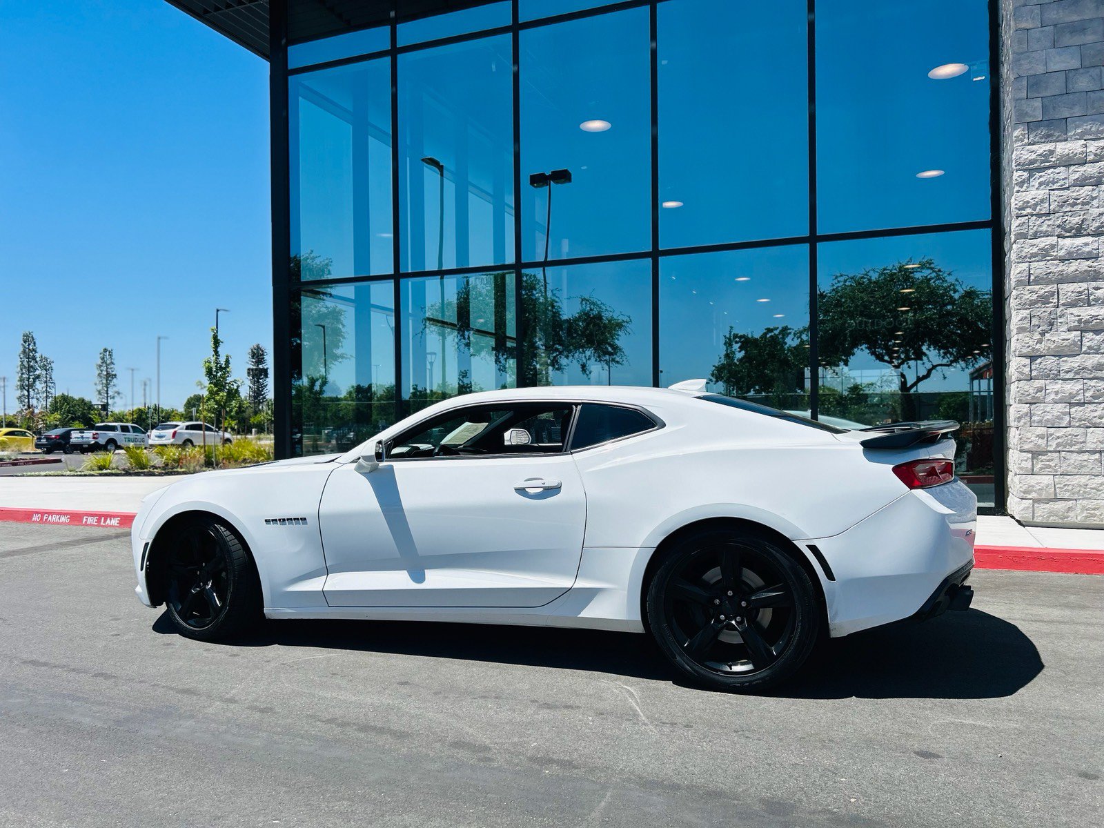 Used 2018 Chevrolet Camaro SS RWD image 3