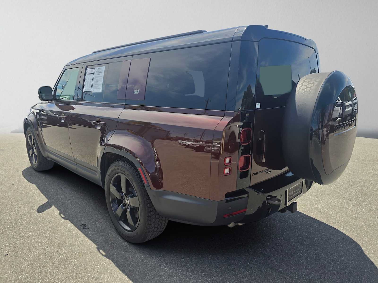 Used 2023 Land Rover Defender 130 SE AWD/4WD image 3