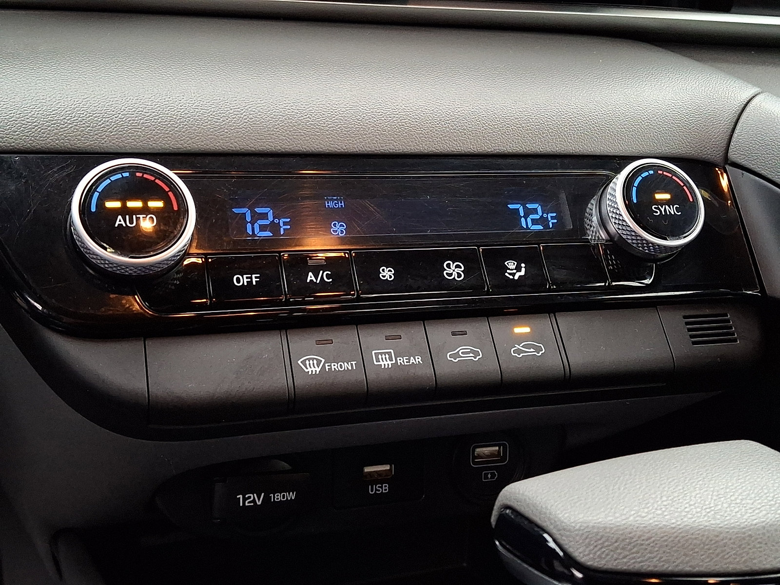 Certified 2023 Hyundai Elantra SEL w/ Winter Weather Package image 18