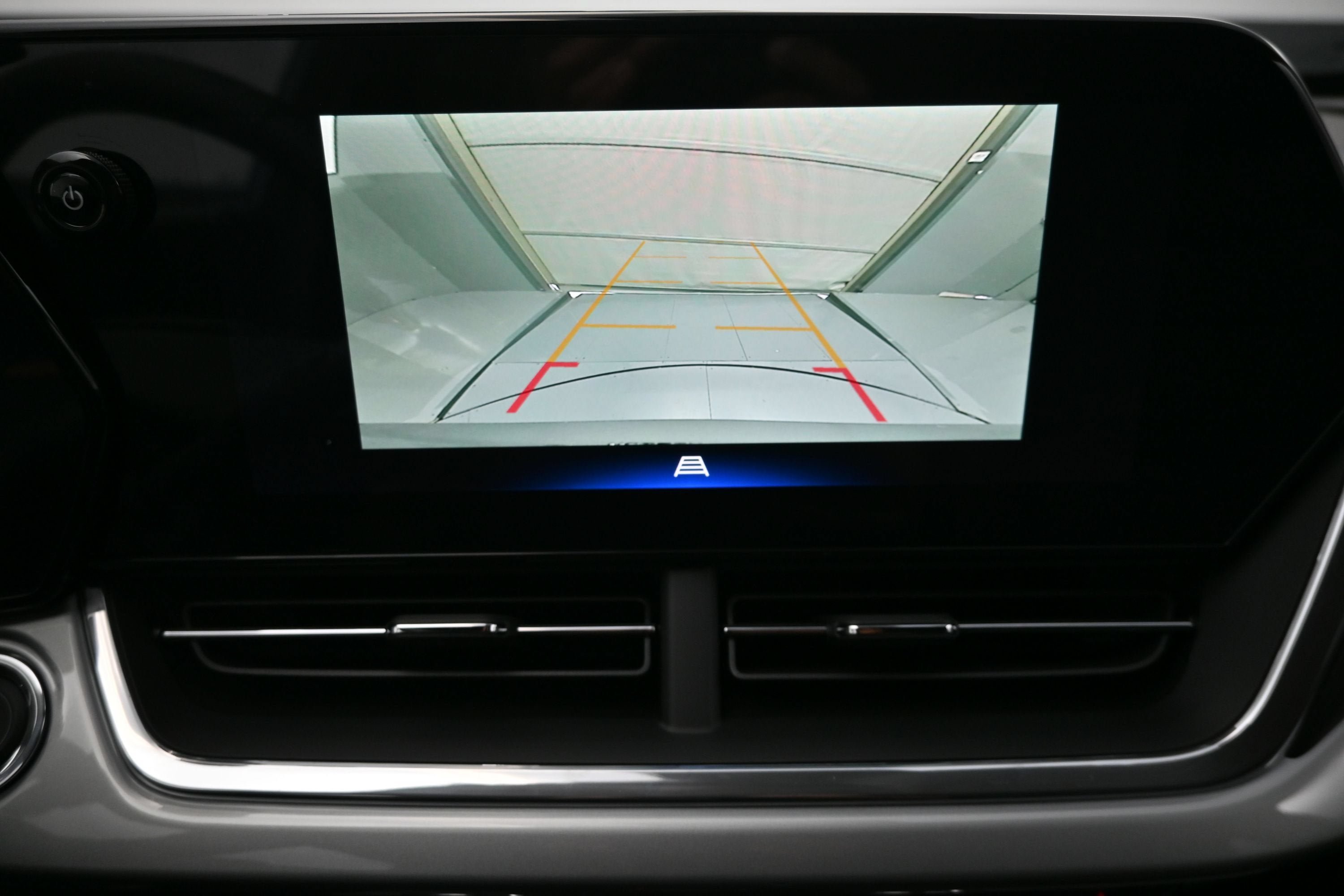 New 2026 Chevrolet Trax LT w/ Sunroof Package FWD image 18