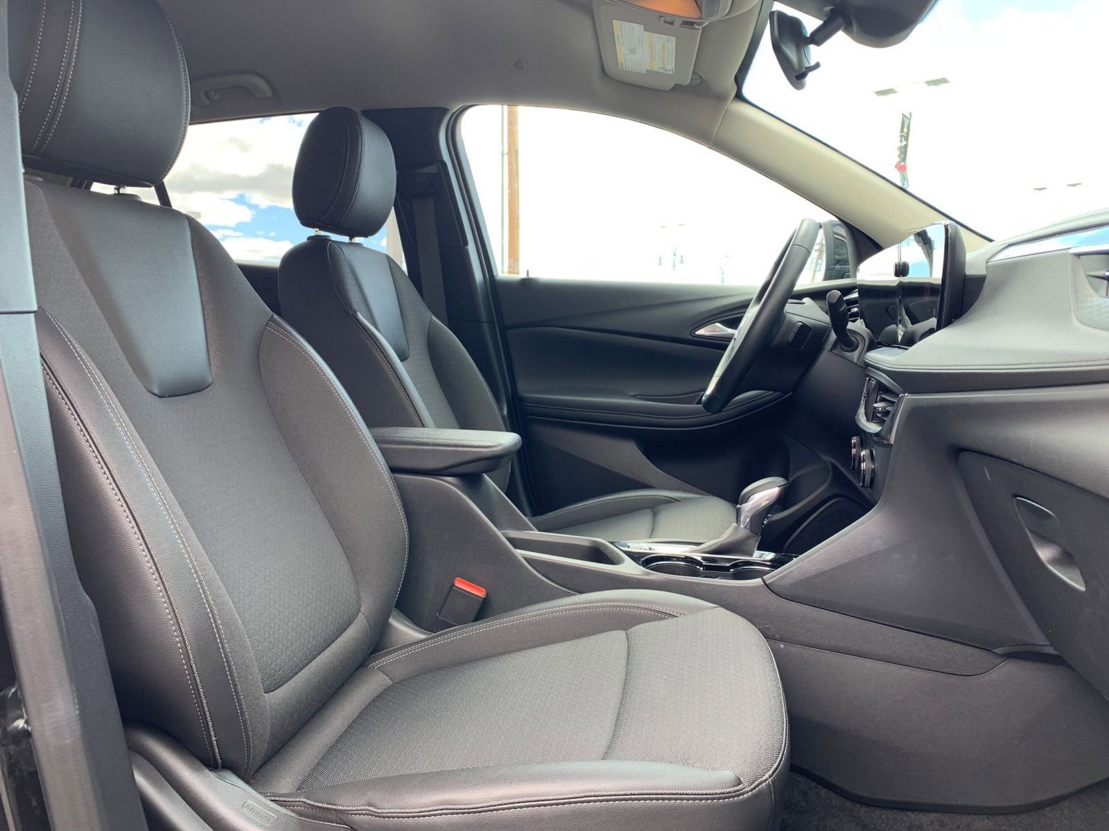 Used 2025 Buick Encore GX Preferred image 35