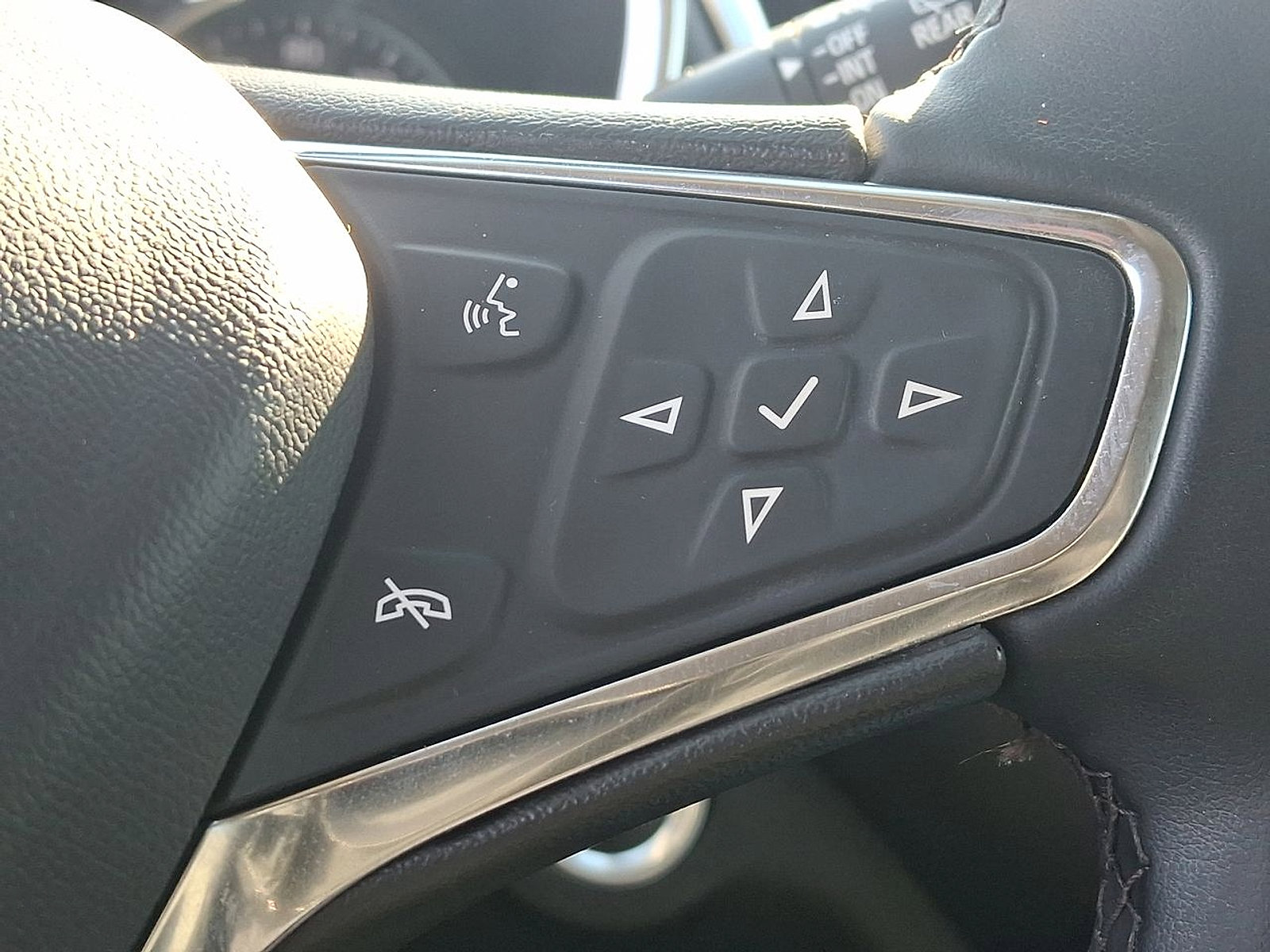 Certified 2024 Chevrolet Equinox LT w/ LPO, Floor Liner Package image 18