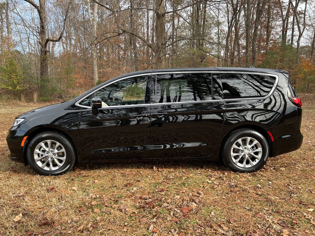 New 2026 Chrysler Pacifica Limited w/ Trailer Tow Group image 6