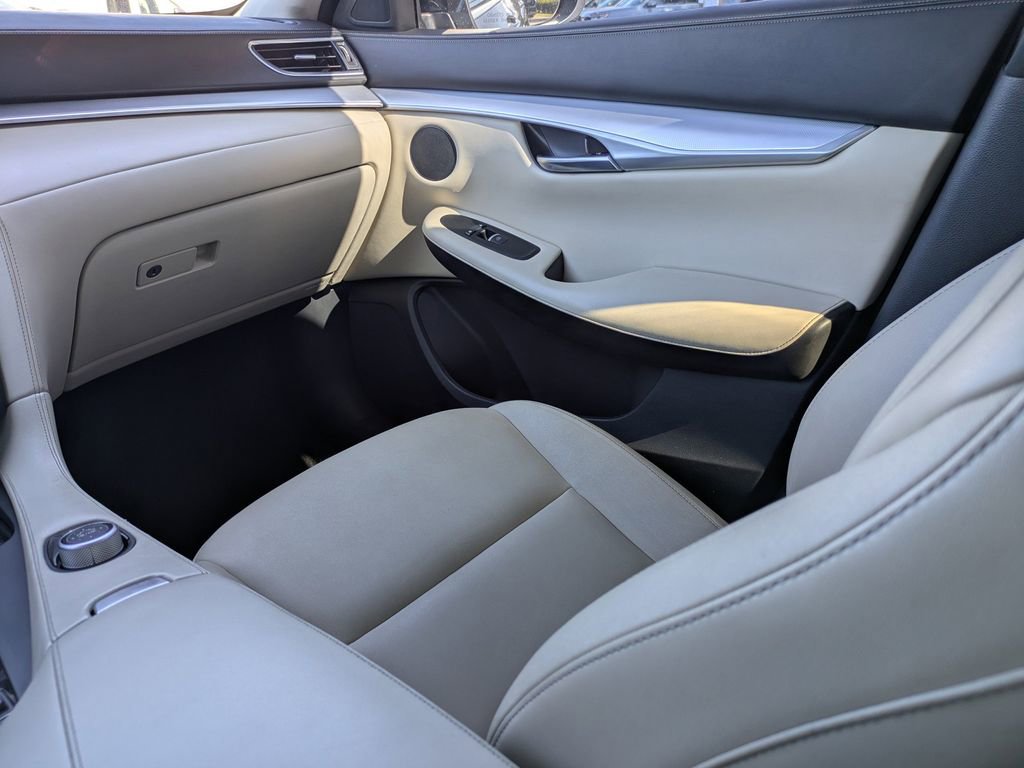 Used 2019 INFINITI QX50 Luxe w/ Navigation Package image 17