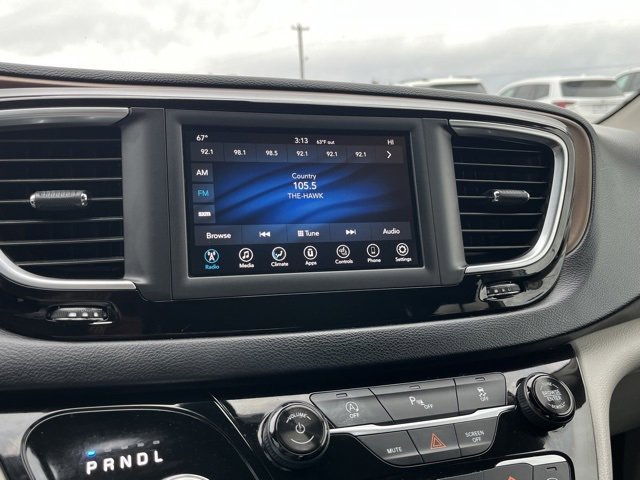 Used 2018 Chrysler Pacifica Touring-L image 43