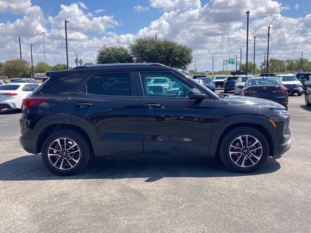 Used 2025 Chevrolet TrailBlazer LT FWD image 4