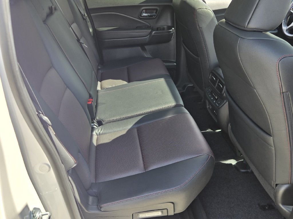 Certified 2025 Honda Ridgeline Black Edition image 15