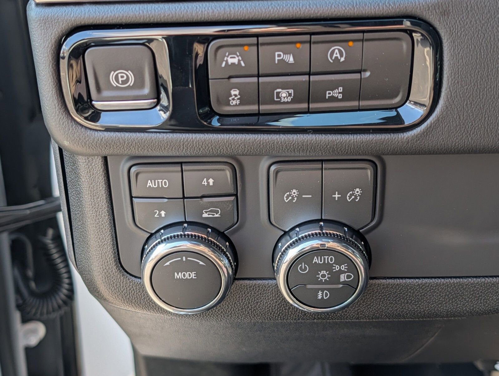 New 2026 GMC Yukon XL Elevation AWD/4WD image 8