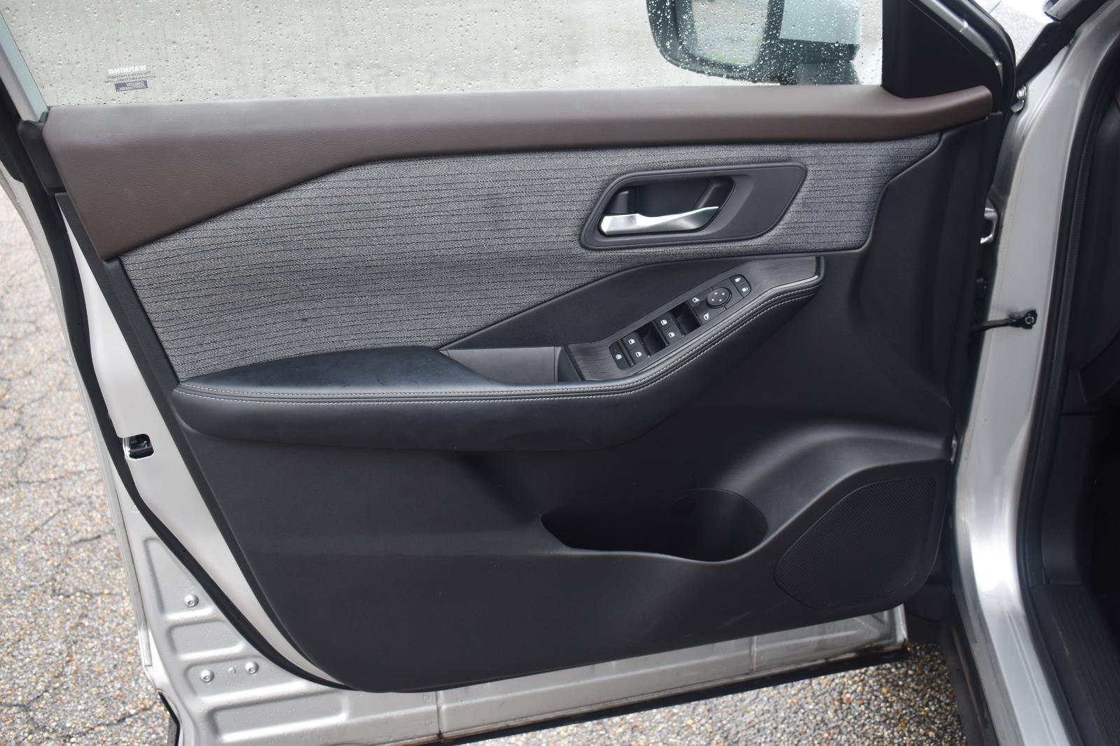 Used 2023 Nissan Rogue SV FWD image 22