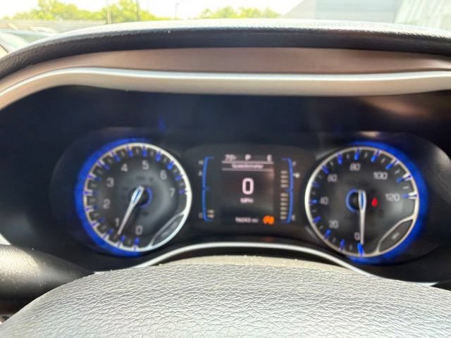 Used 2017 Chrysler Pacifica Touring-L w/ Tire & Wheel Group FWD image 16