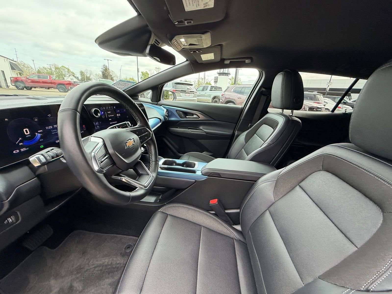 Used 2025 Chevrolet Equinox EV LT w/ Convenience Package FWD image 4