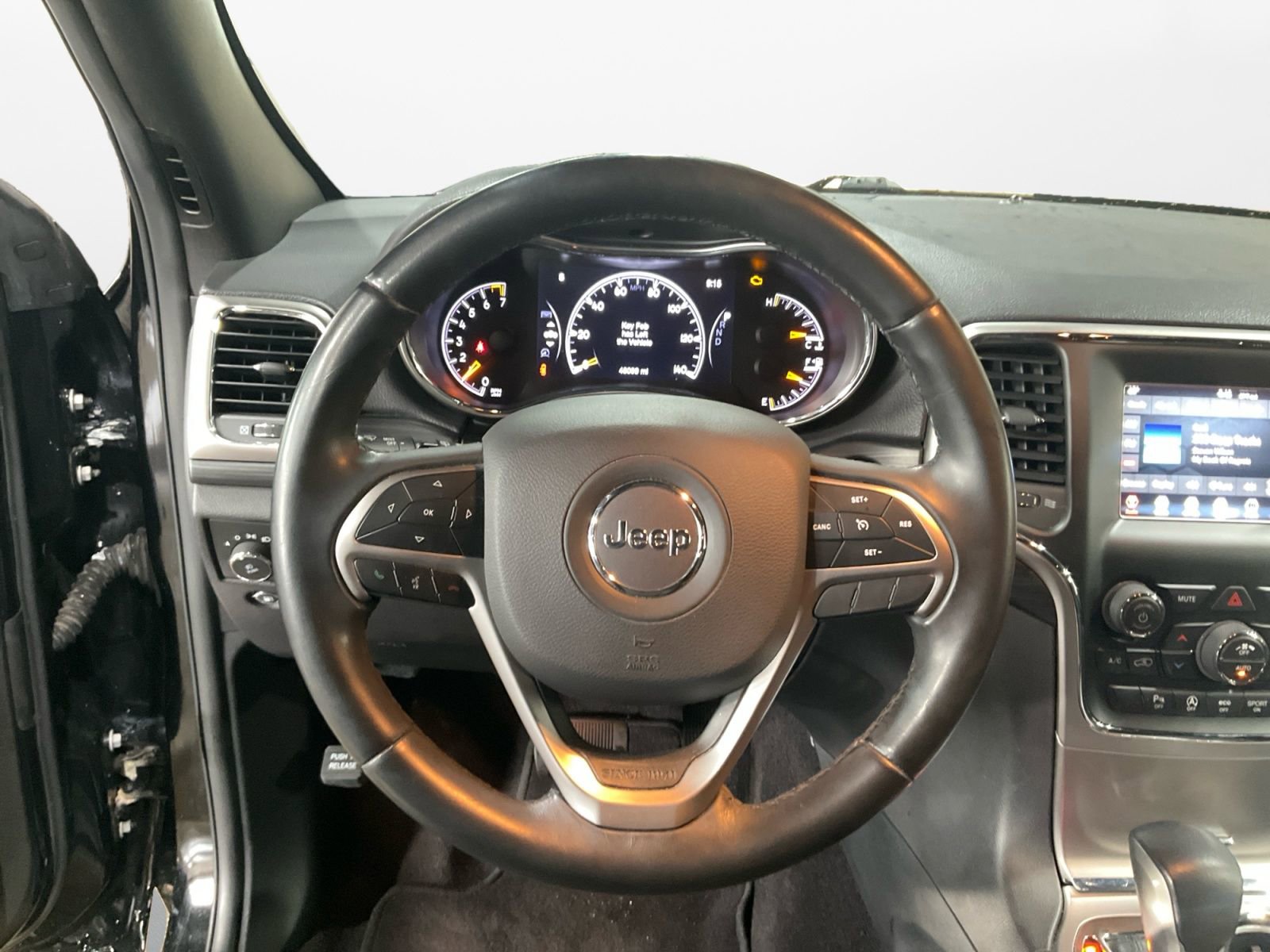 Used 2019 Jeep Grand Cherokee Laredo image 12