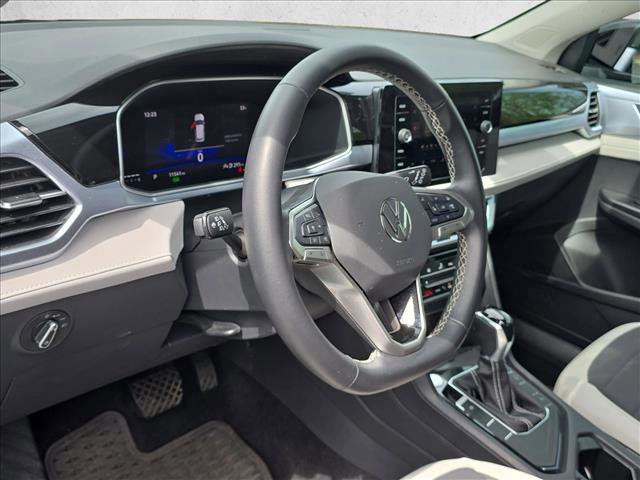 Used 2025 Volkswagen Taos SE image 9