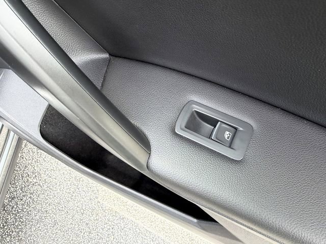Used 2021 Volkswagen Tiguan SEL FWD image 32