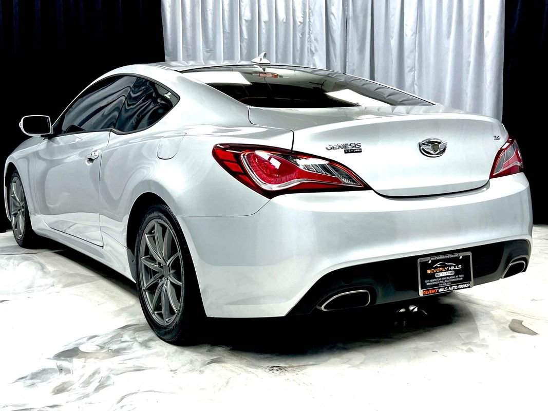 Used 2015 Hyundai Genesis 3.8 image 6