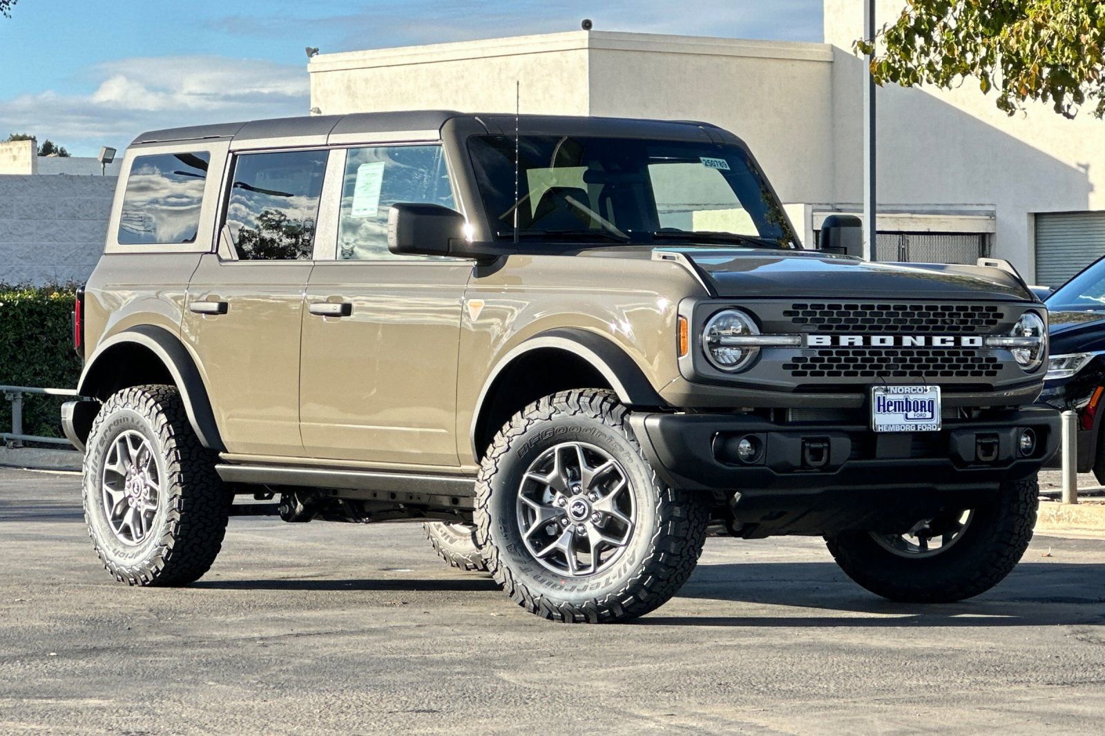 New 2025 Ford Bronco Badlands image 2