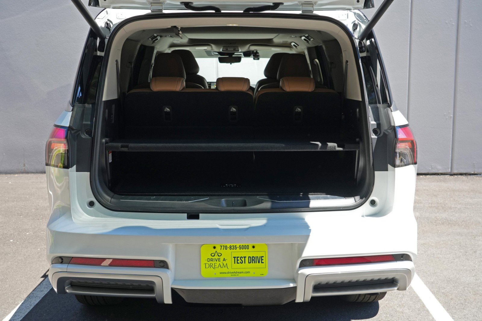 Used 2025 INFINITI QX80 Sensory w/ Premium Cargo Package AWD/4WD image 10