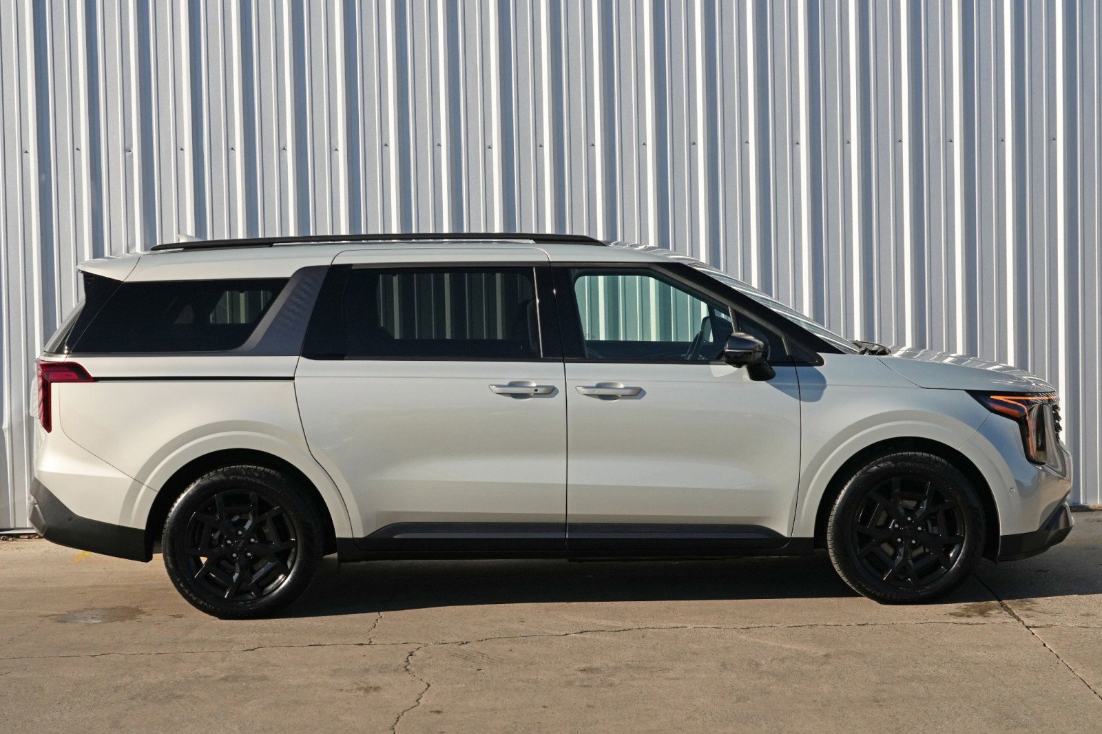 Used 2025 Kia Carnival SX w/ SX Dark Edition Package image 53