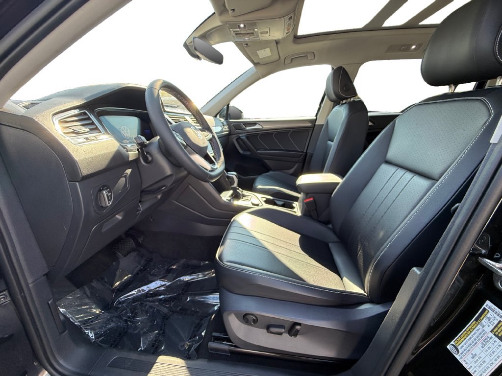 Used 2024 Volkswagen Tiguan SE AWD/4WD image 9