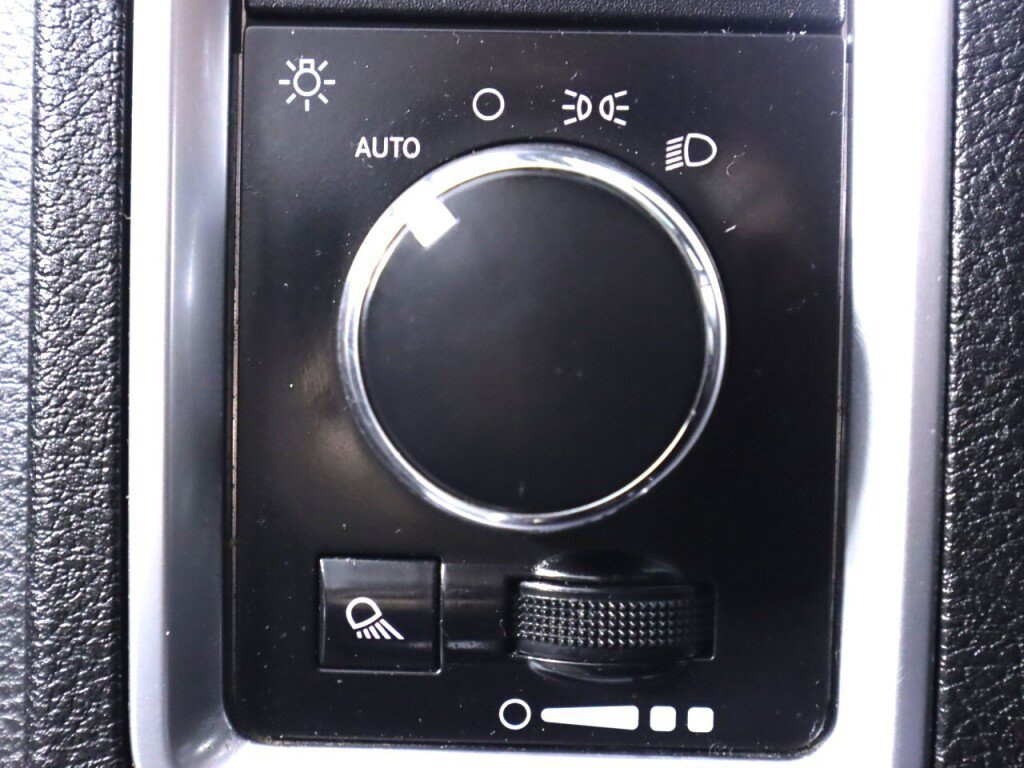 Used 2021 RAM 1500 Classic SLT RWD image 10