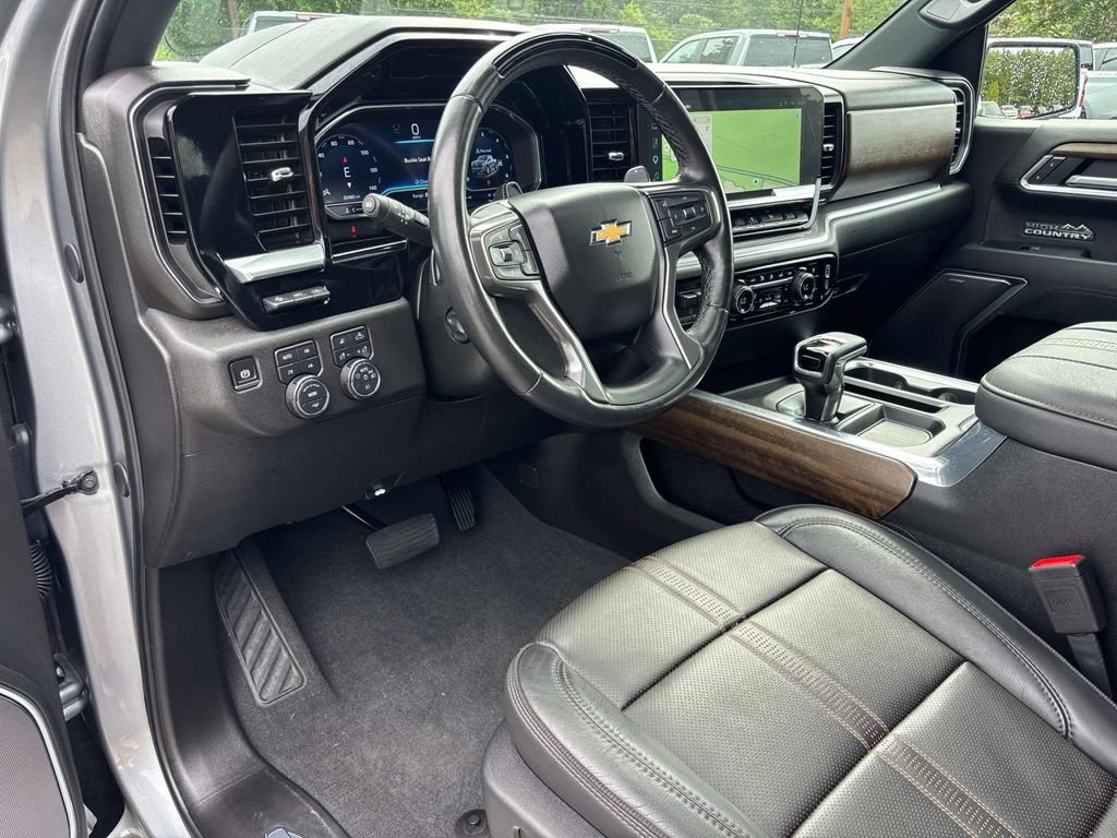 Used 2025 Chevrolet Silverado 1500 High Country AWD/4WD image 13