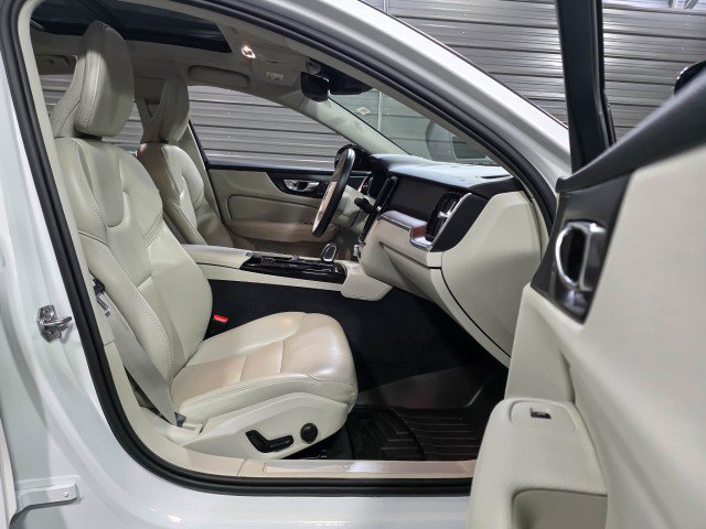 Used 2022 Volvo S60 T8 R-Design Expression w/ Advanced Package image 15
