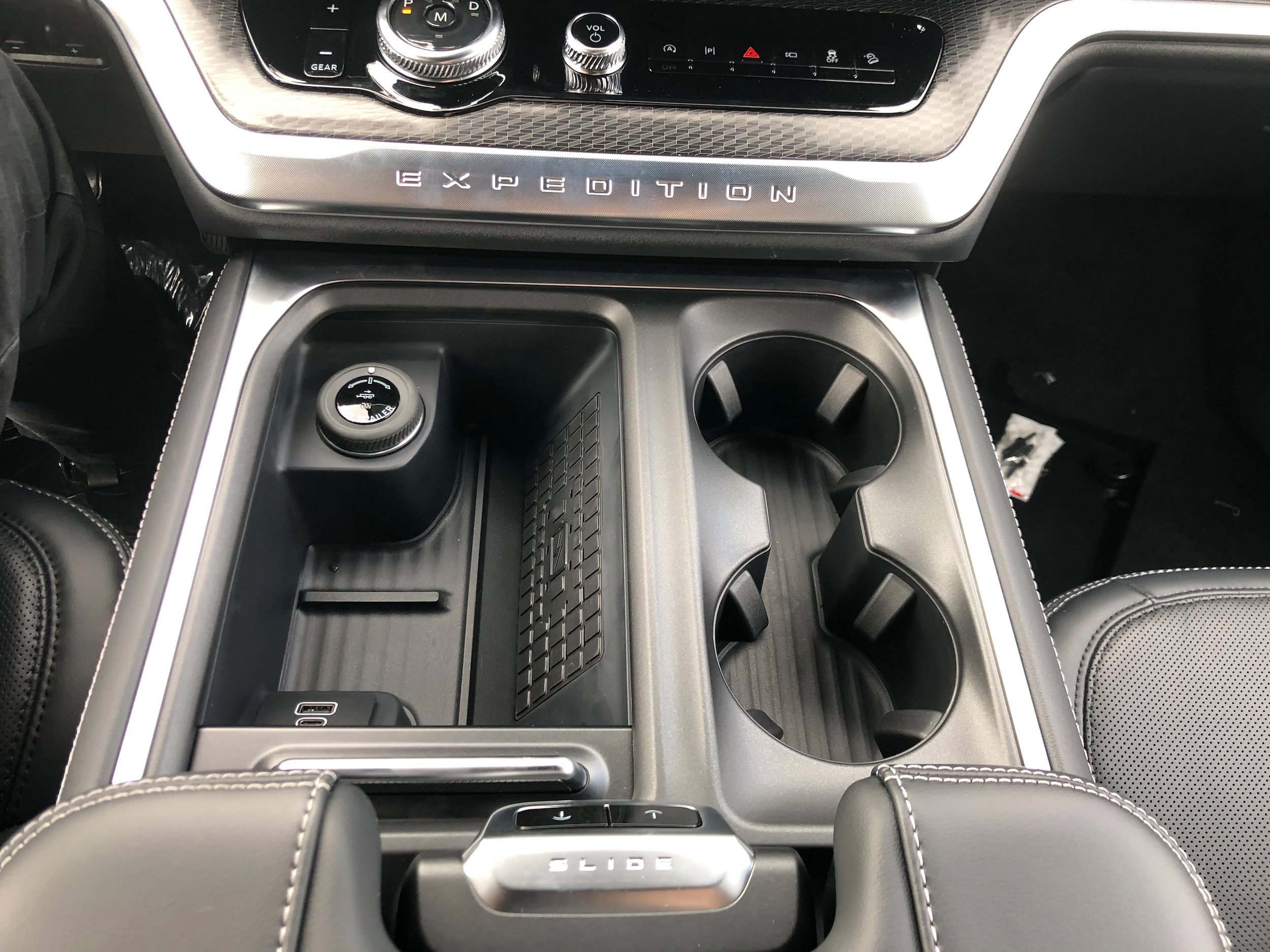 New 2025 Ford Expedition Platinum w/ Stealth Performance Package image 16