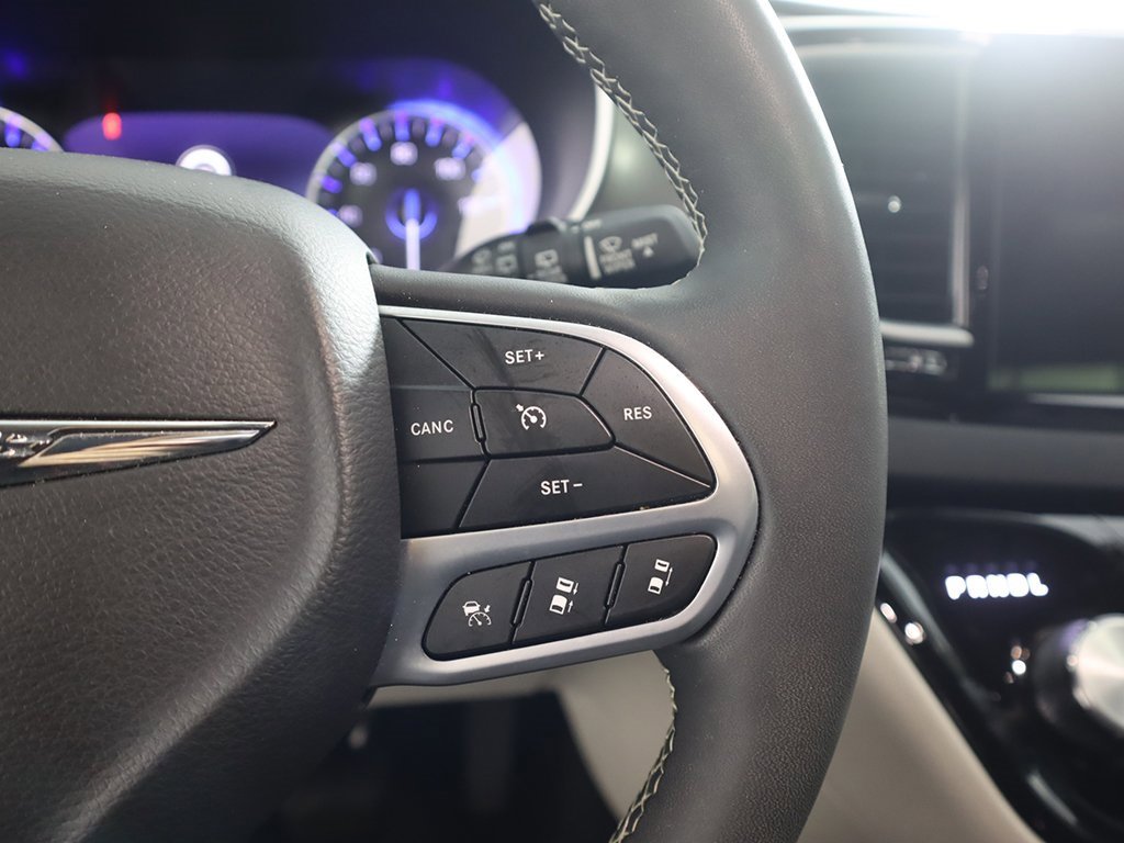 Used 2024 Chrysler Pacifica Touring-L image 43