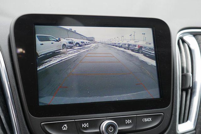 Used 2018 Chevrolet Malibu LT image 3