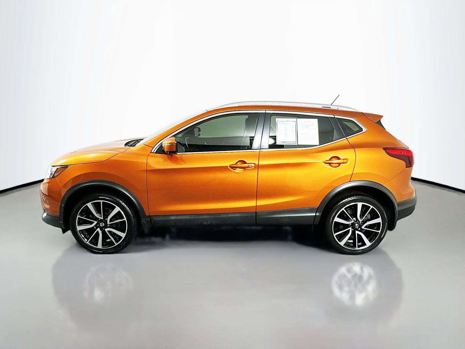 Used 2017 Nissan Rogue Sport SL w/ SL Premium Package FWD image 4