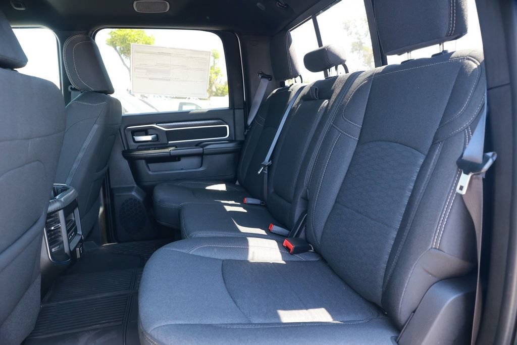 New 2026 RAM 3500 Big Horn AWD/4WD image 32