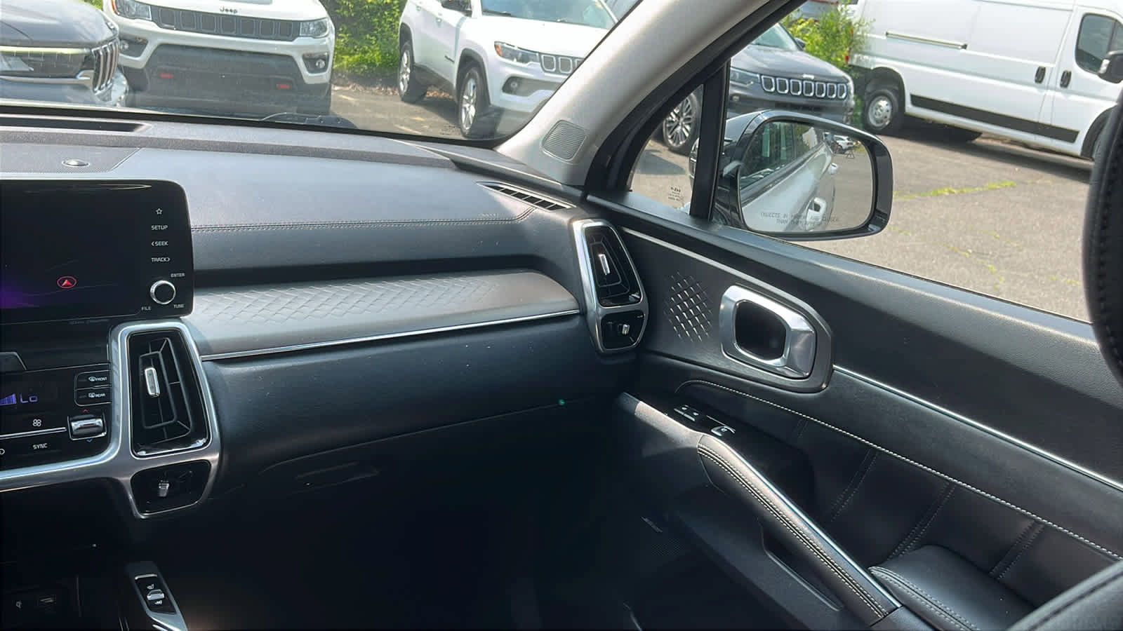 Used 2023 Kia Sorento SX image 22