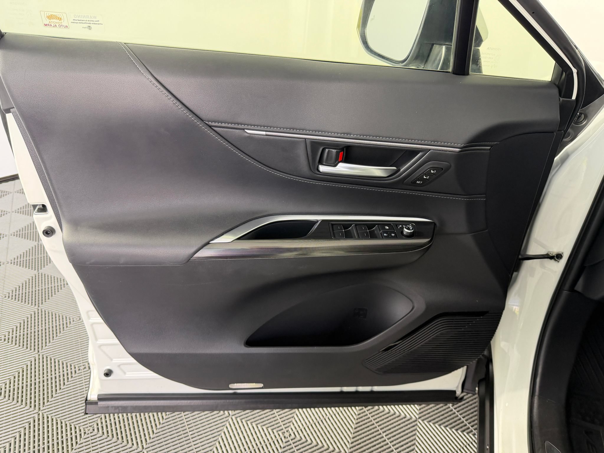 Used 2021 Toyota Venza XLE AWD/4WD image 26
