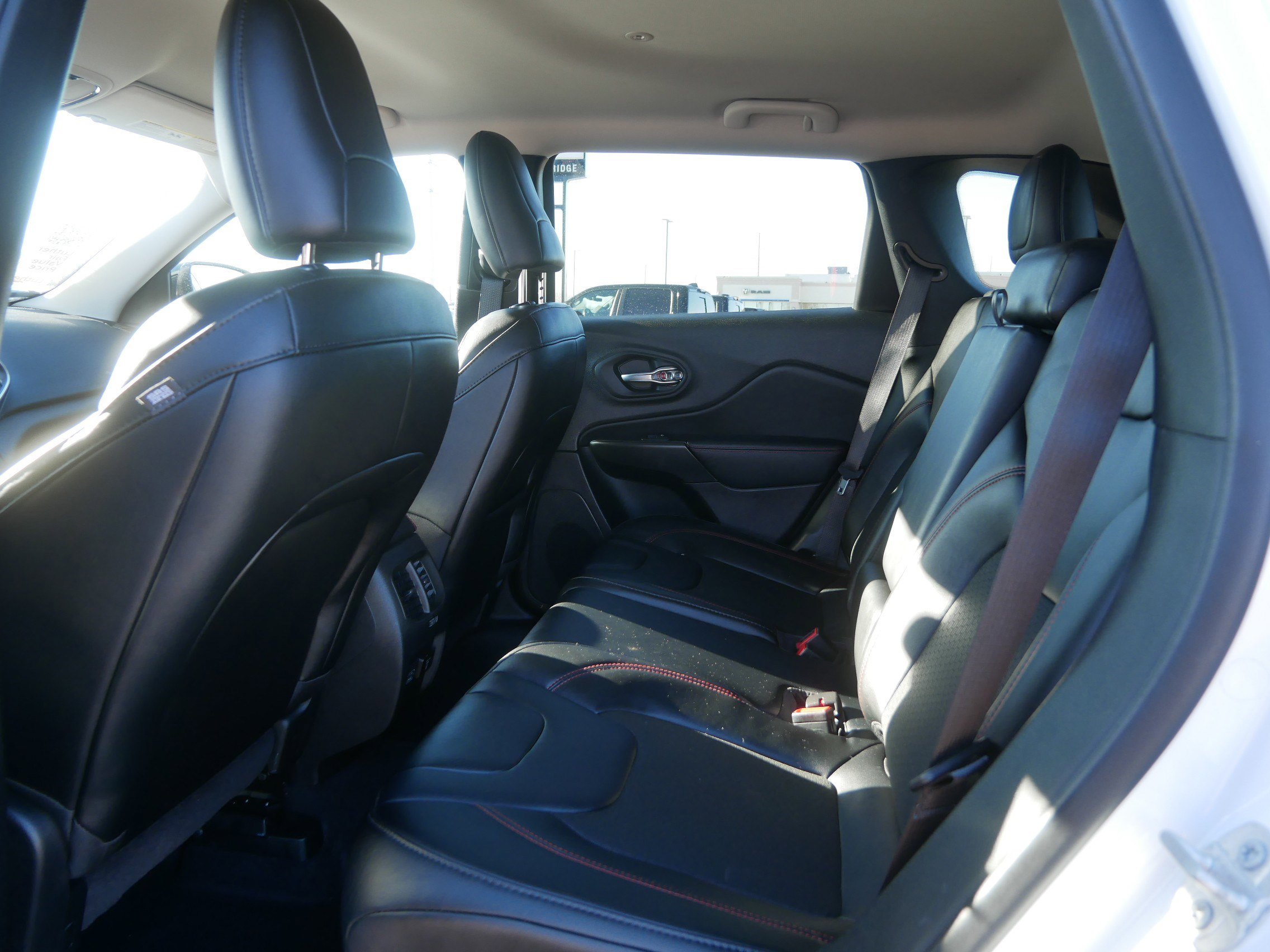 Used 2022 Jeep Cherokee Trailhawk image 26