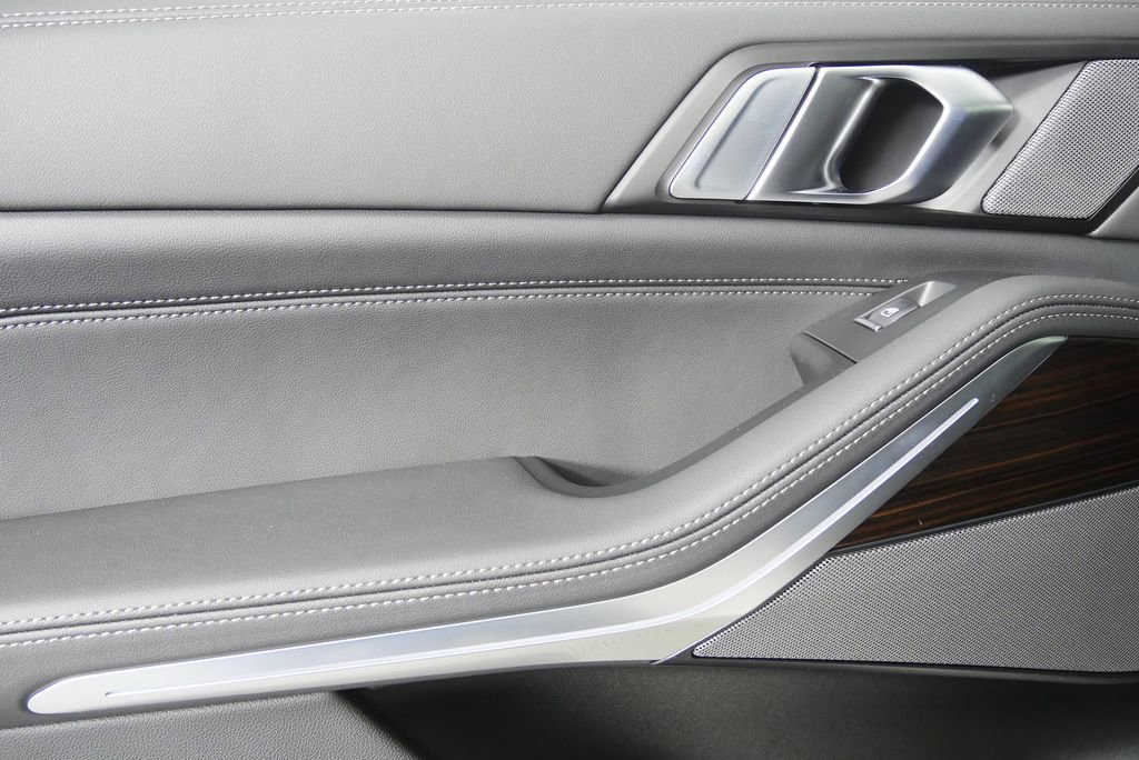 Used 2026 BMW X5 xDrive40i w/ M Sport Package image 28