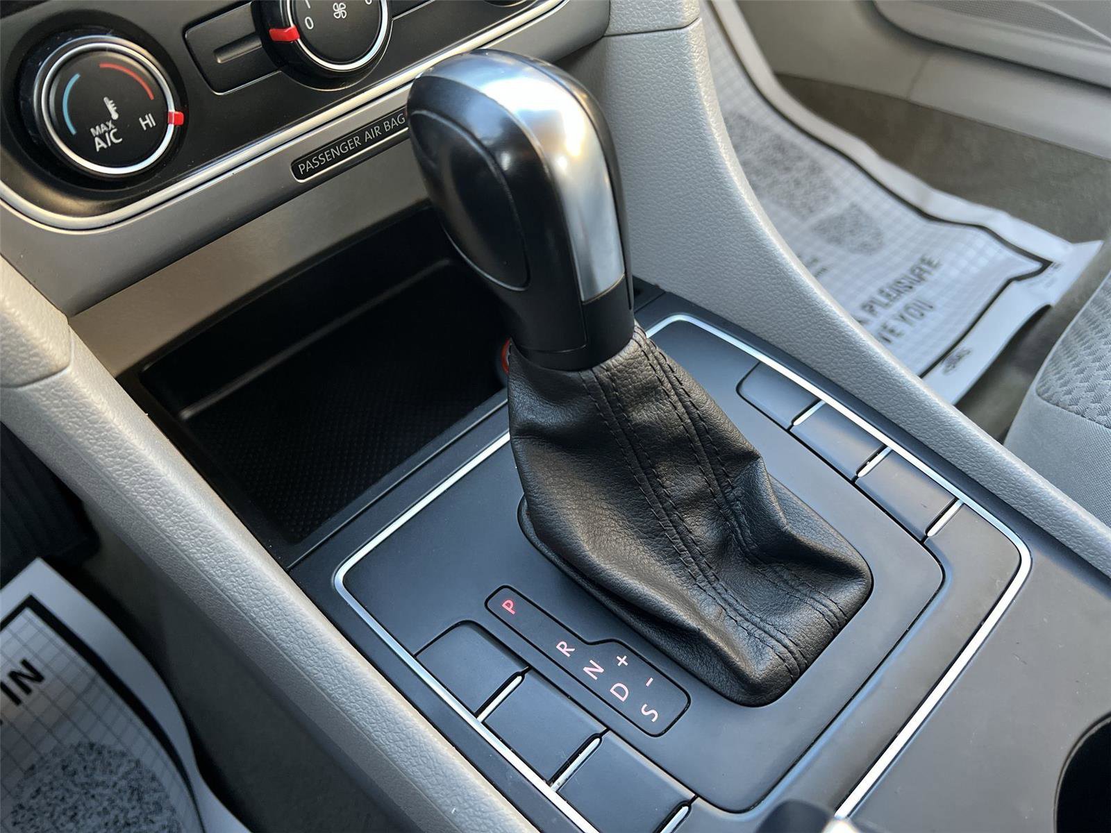 Used 2014 Volkswagen Passat 1.8T S image 16