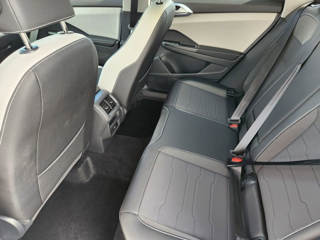New 2025 Volkswagen Taos SE image 19