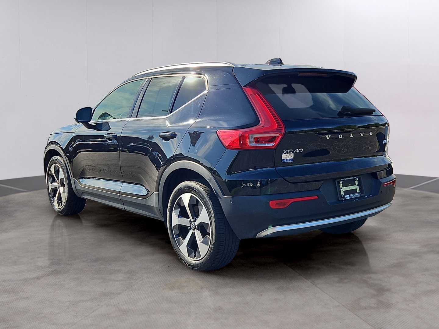 Used 2025 Volvo XC40 B5 Plus AWD/4WD image 32